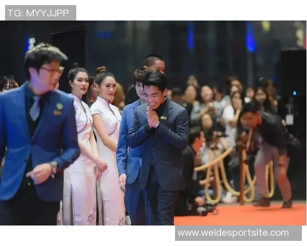 奥斯卡昏厥后首次公开亮相重返训练中心祝早日康复