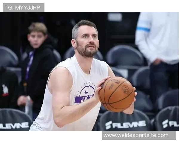 乐福替补表现出色13投7中三分3中8贡献17分并积极防守送出3次封盖